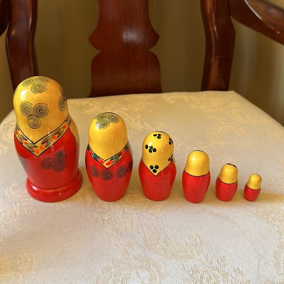 Vintage hand-painted Russian Matryoshka Doll nesting set, 6 total - Picture 3 of 11
